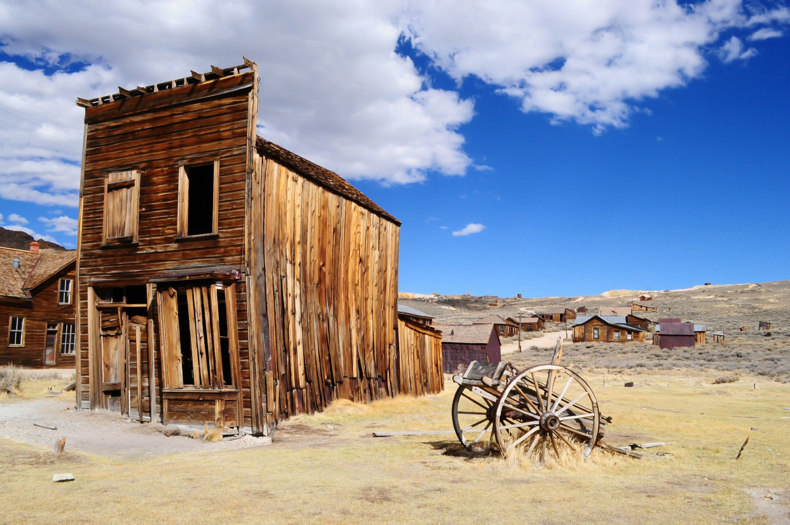 Ghost Towns: The Untold Stories of Modern-Day Pioneers Embracing Wild West Dreams